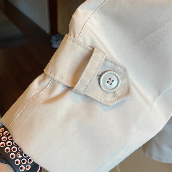 Women’s Raincoat by Towne Collection. Size M with pretty design lining. - Picture 8 of 8